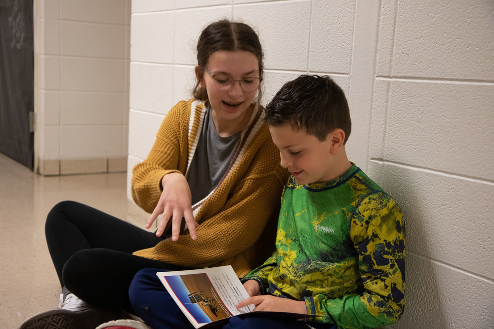 Marsch helping student read